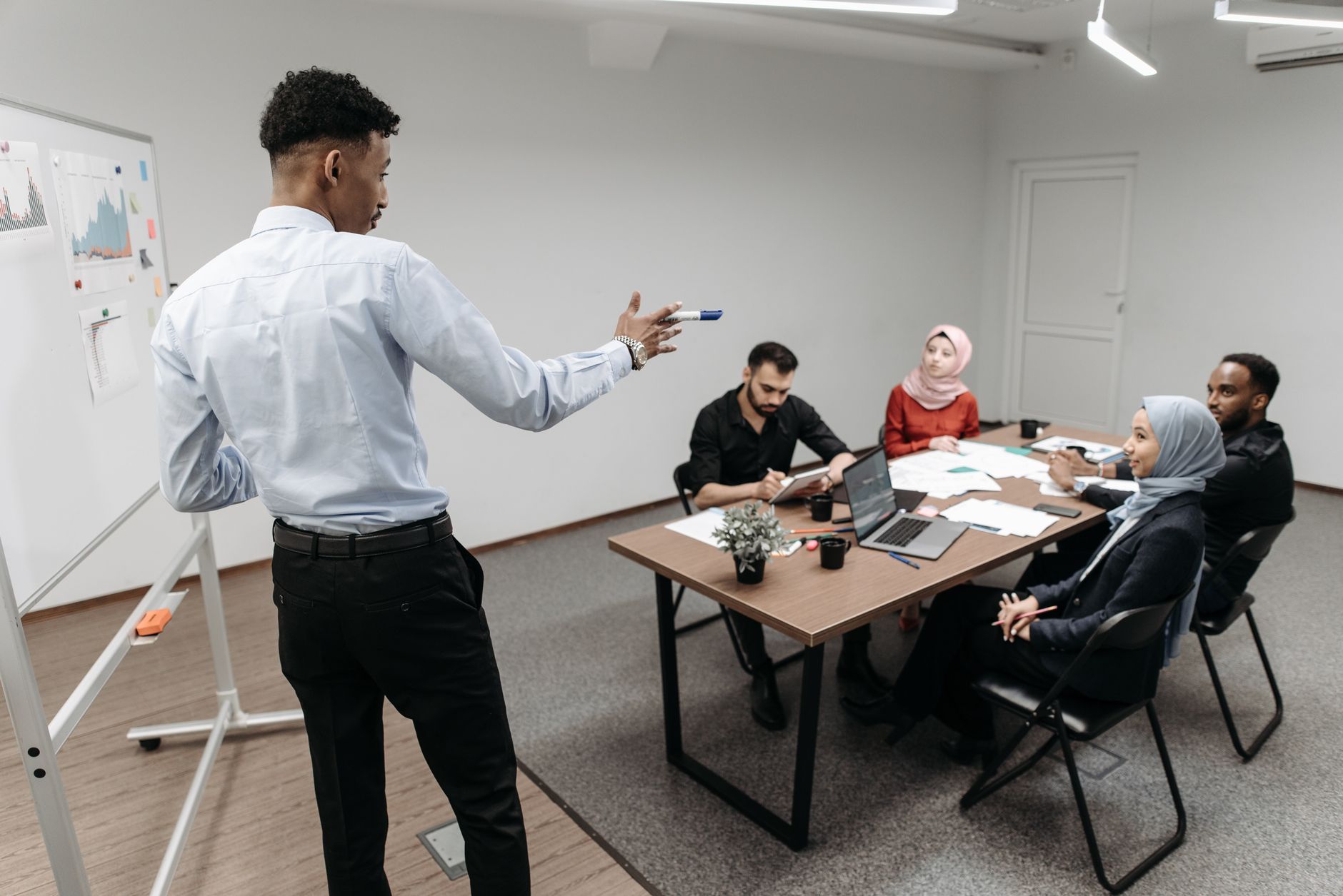 Trabalhar como assistente social na Alemanha: salário, visto e procura